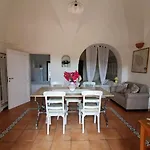 منزل ريفي Dammusi Matilde تراتْشّينو